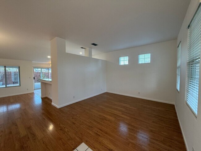 Building Photo - Single story with 3-car Garage!!