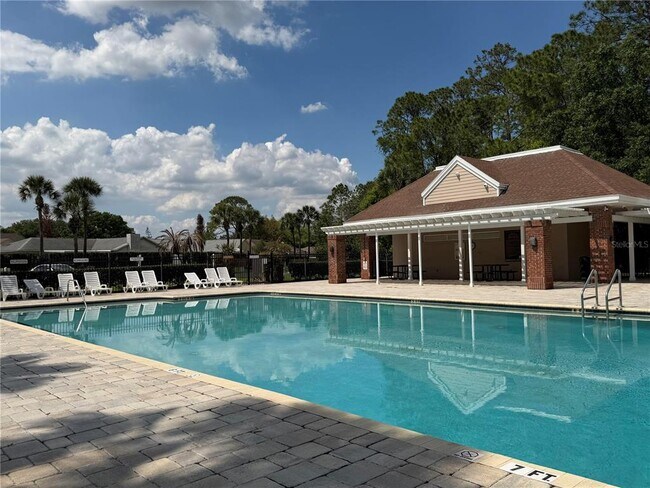 Building Photo - 13726 Meadowpark Ave