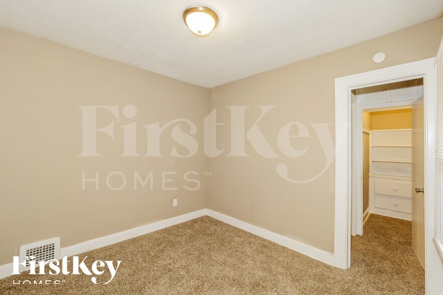 Building Photo - 6220 Tracy Ave