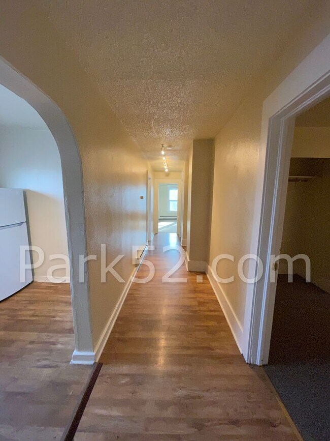 Building Photo - 2 Bedroom Tacoma Duplex