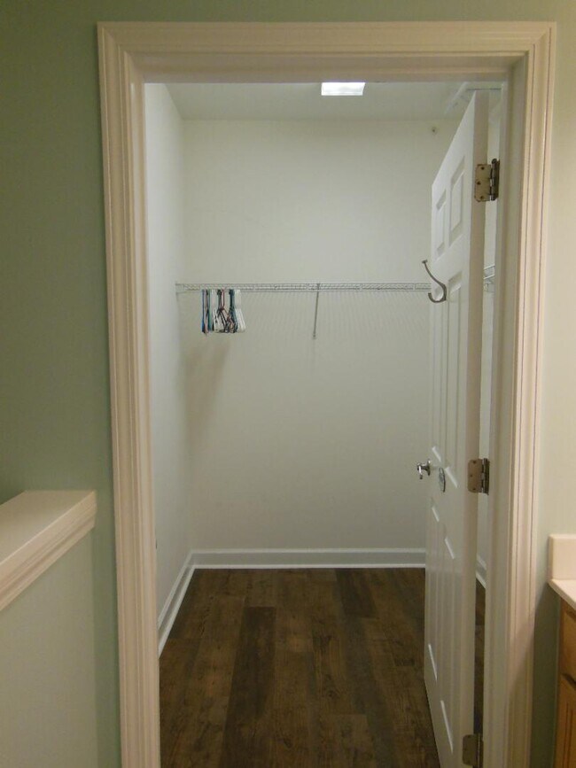 Building Photo - 908 Resort Cir