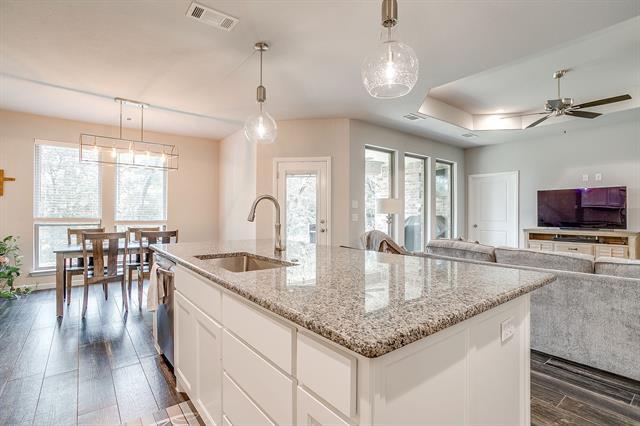 Building Photo - 404 Lacey Oak Ct