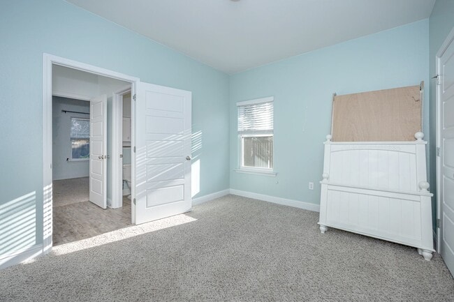 Building Photo - 1013 Silverbell Cv