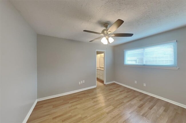 Building Photo - 13627 Montaigne Dr