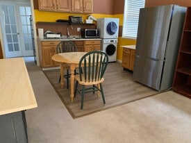 Building Photo - 465 Luciana Dr