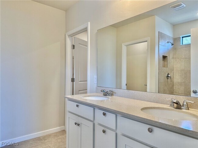 Building Photo - 16027 Enclaves Cv Dr