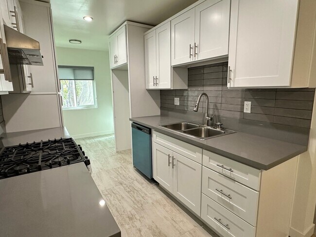 Kitchen - 1724 Arizona Ave