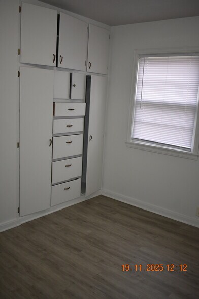 Building Photo - 5321 Pratt St