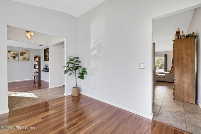 Building Photo - 1453 Lindseys Xing Dr