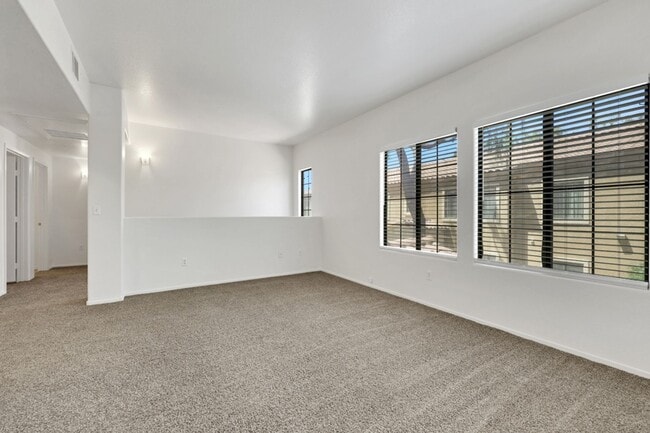 Building Photo - 2 Bedroom Condo
