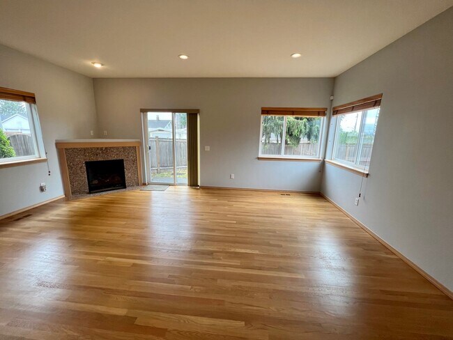 Building Photo - Greenwood Home