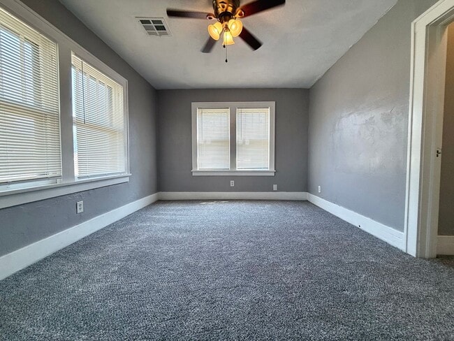 Building Photo - Updated 2BD 1BA Craftsman Home in Central ...
