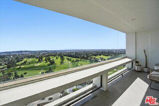 Building Photo - 2222 Ave of the Stars