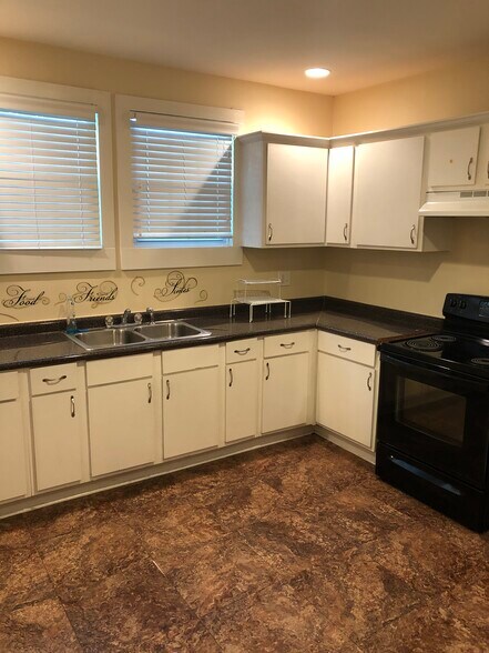 Building Photo - 564 Cotton St