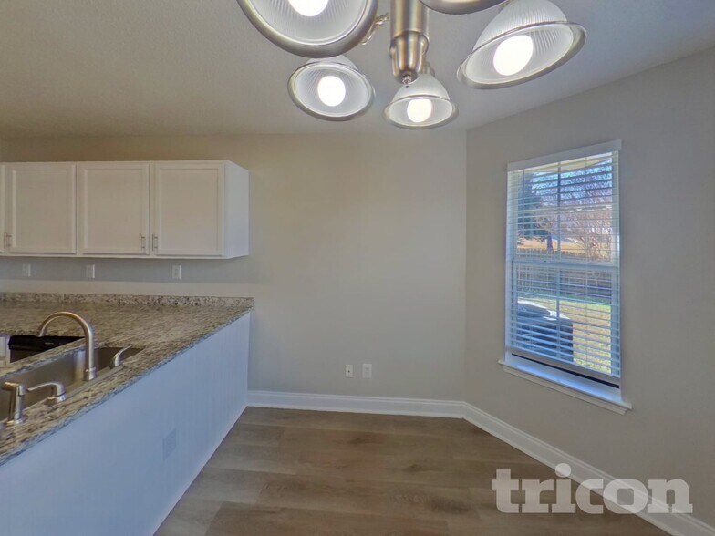 Building Photo - 602 Chartwell Ct