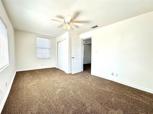 Building Photo - 3024 E 12th St