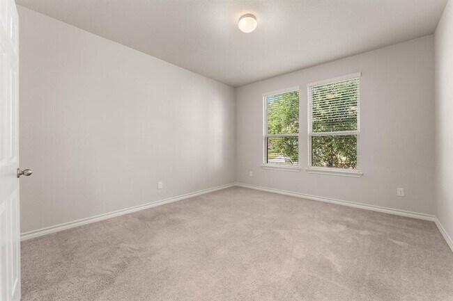 Building Photo - 740 Aliso Trail