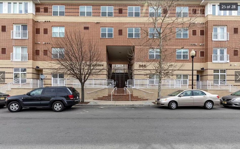 Building Photo - 368 Rector St