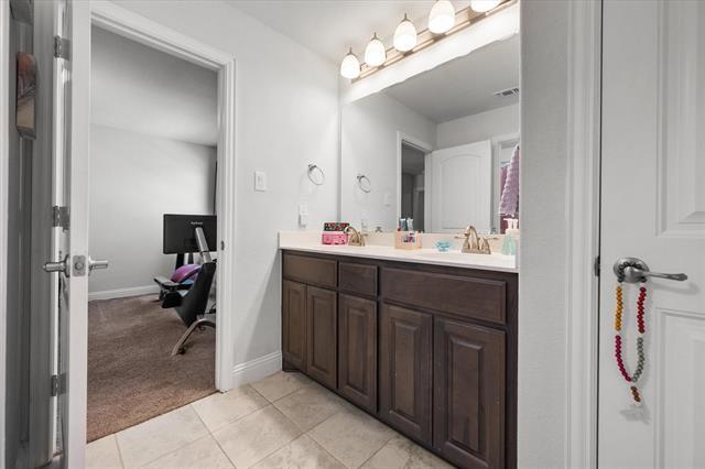 Building Photo - 2685 Venice Dr