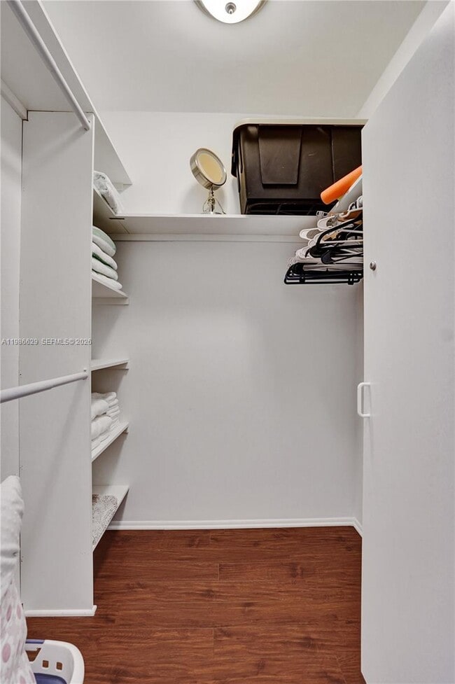 Building Photo - 400 N Riverside Dr