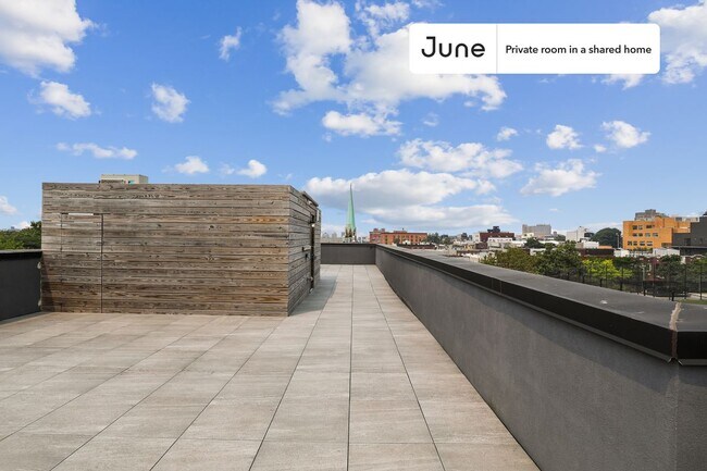 Building Photo - Private bedroom in 5 bed/3 bath Home