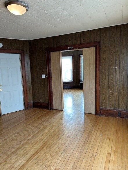 Building Photo - 447 W Mifflin St