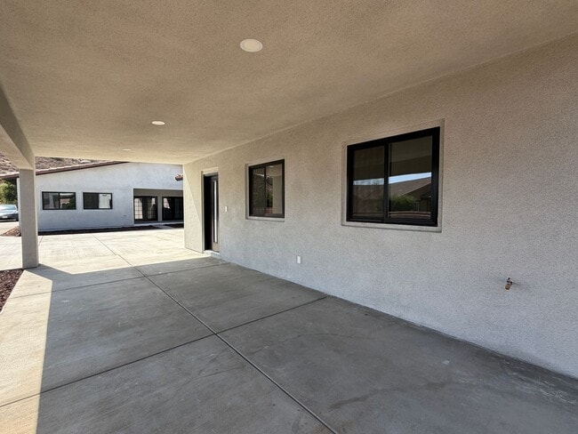 Building Photo - 4463 Gilchrist Dr