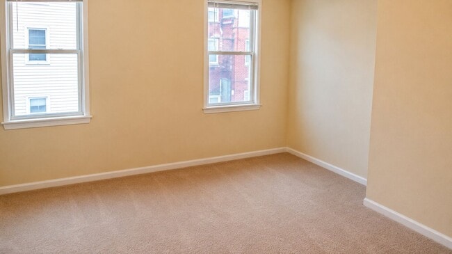 Building Photo - Room to Spread Out in This Pet-Friendly 2-Bedroom Home
