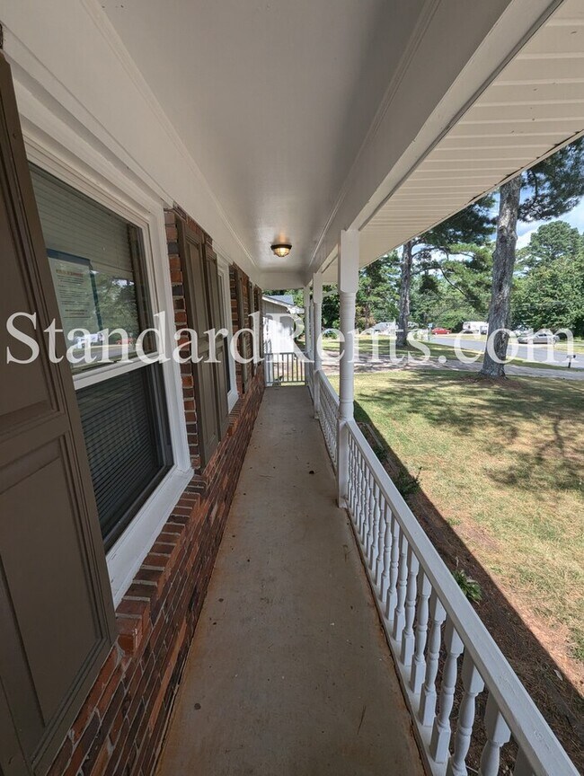 Building Photo - 2591 Kings Cir NW