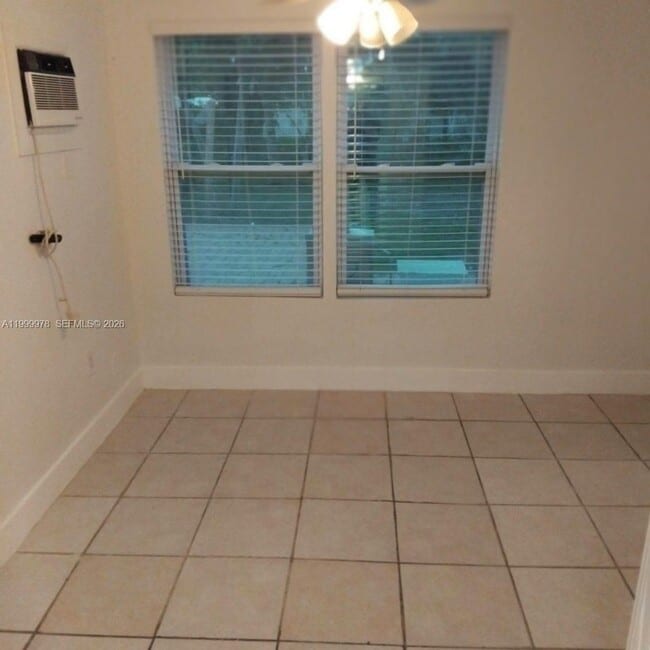 Building Photo - 1565 NE 48th St