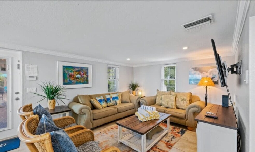 Building Photo - 100 7th St S