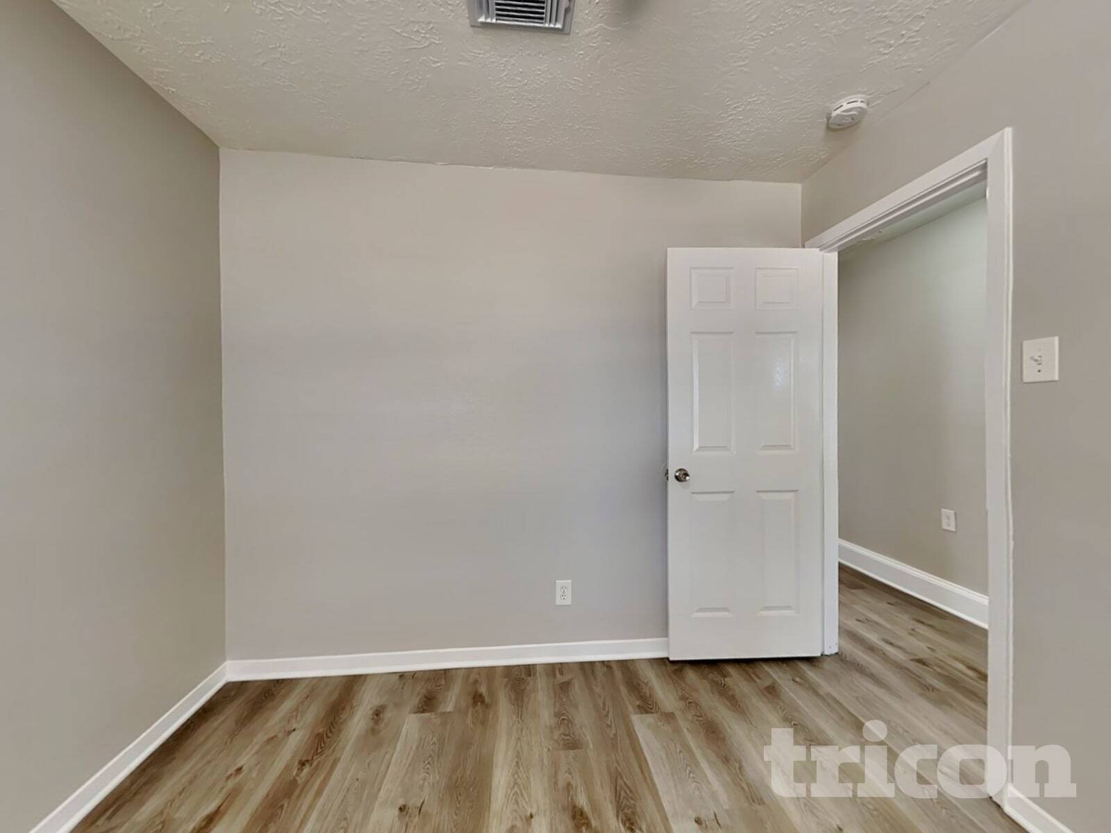 Building Photo - 4427 Oakside Dr