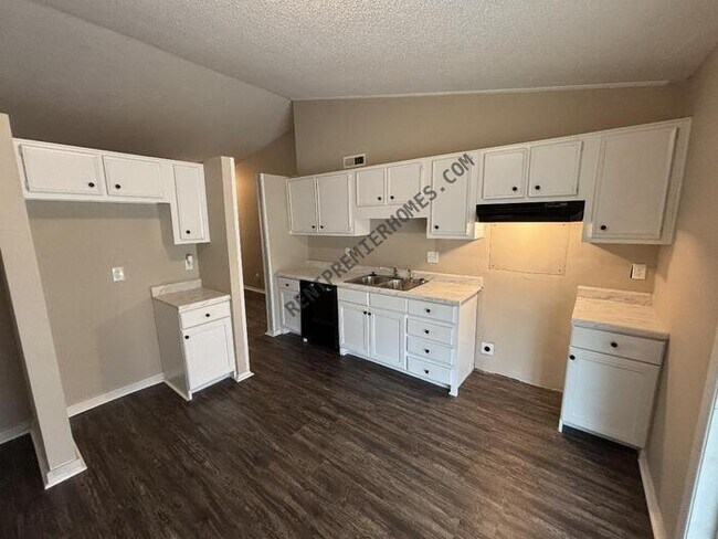 Building Photo - 210 Lonsdale Cir