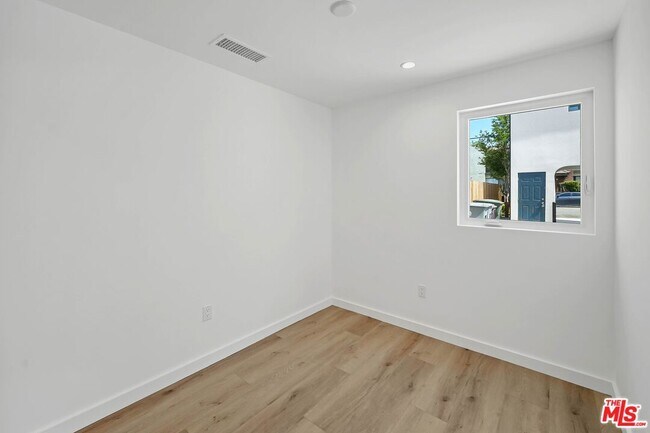 Building Photo - 508 E Palmer Ave