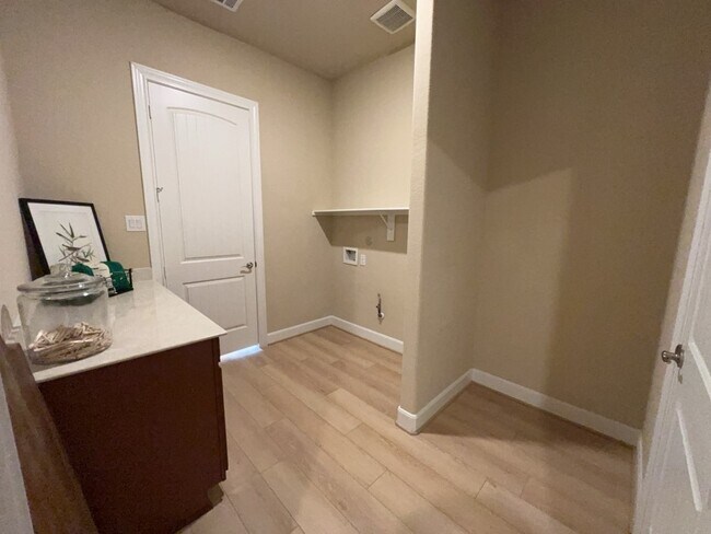 Building Photo - 5602 Caracara St