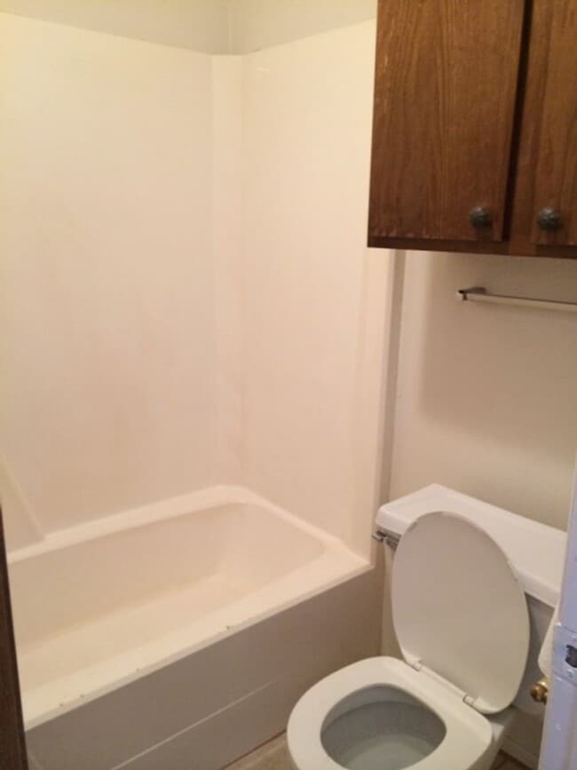 Building Photo - 1/1 condo available for Immediate move-in!