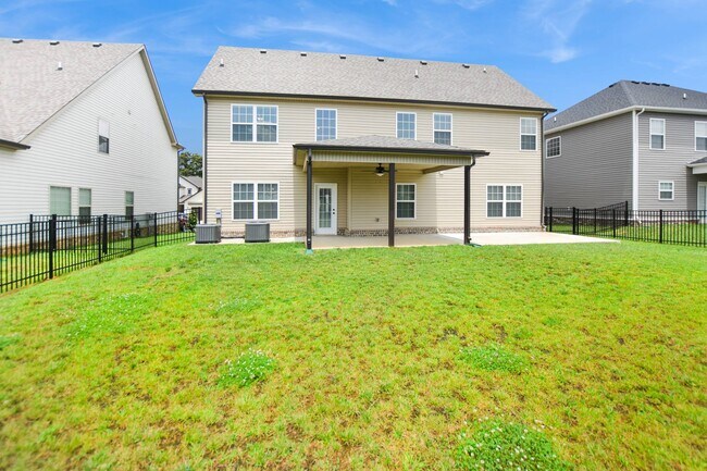 Building Photo - Pet Friendly Four Bedroom!