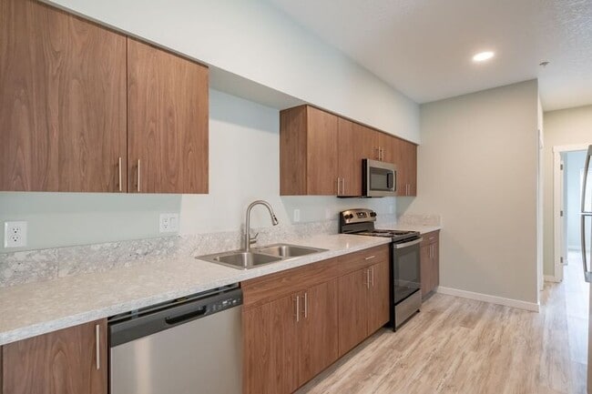 Building Photo - 13001 S Crompton Lane