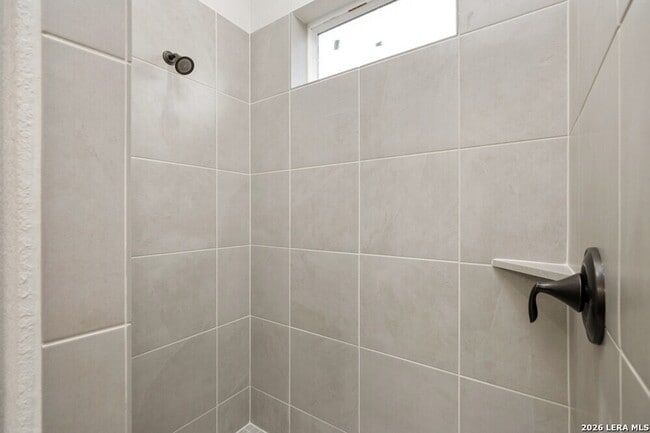 Building Photo - 405 Park Cir