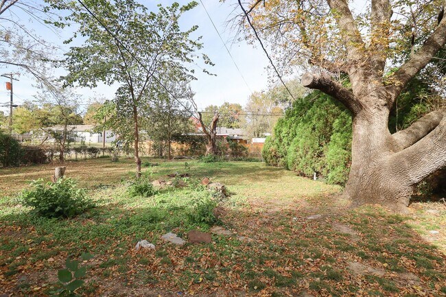 Building Photo - Midtown 2 Bedroom Gem! Available for move in immediately!