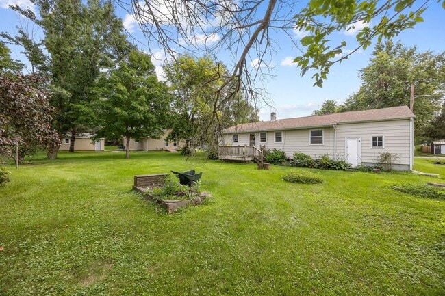Building Photo - Single Family Home On Convenient, Quiet St...