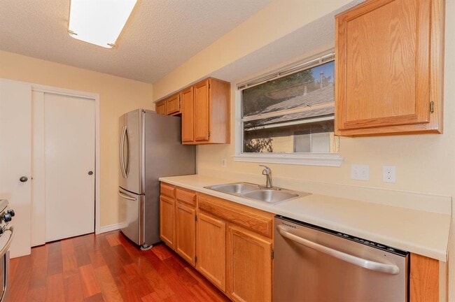 Building Photo - 10413 Hess Dr