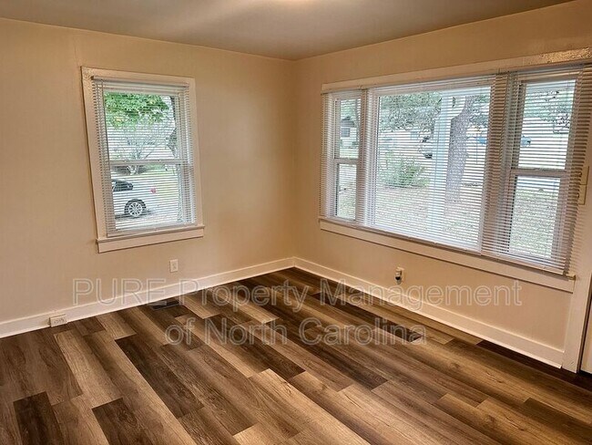 Building Photo - 1013 Eleanor Dr