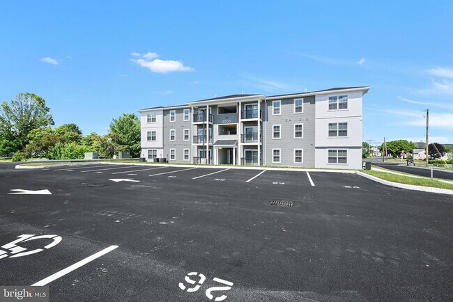 Building Photo - 1000 COLBY Ln