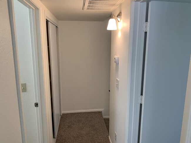 Building Photo - 1445 N 53rd Dr
