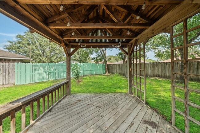 Building Photo - 7823 Sawmill Trail