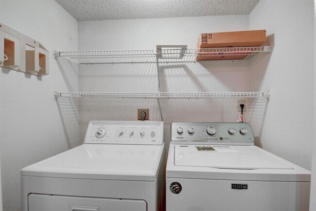 Building Photo - 2800 Jeanetta St