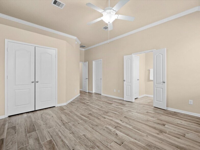 Building Photo - 26 Canterborough Pl