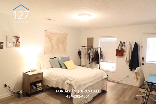 Building Photo - Conveniently Located Single Family Home with lots of space!