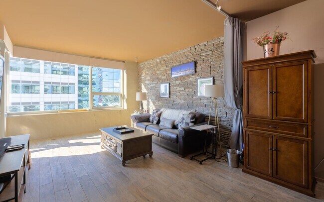 Building Photo - Live Above the Action — 14th-Floor ICON Condo with Petco Park Views